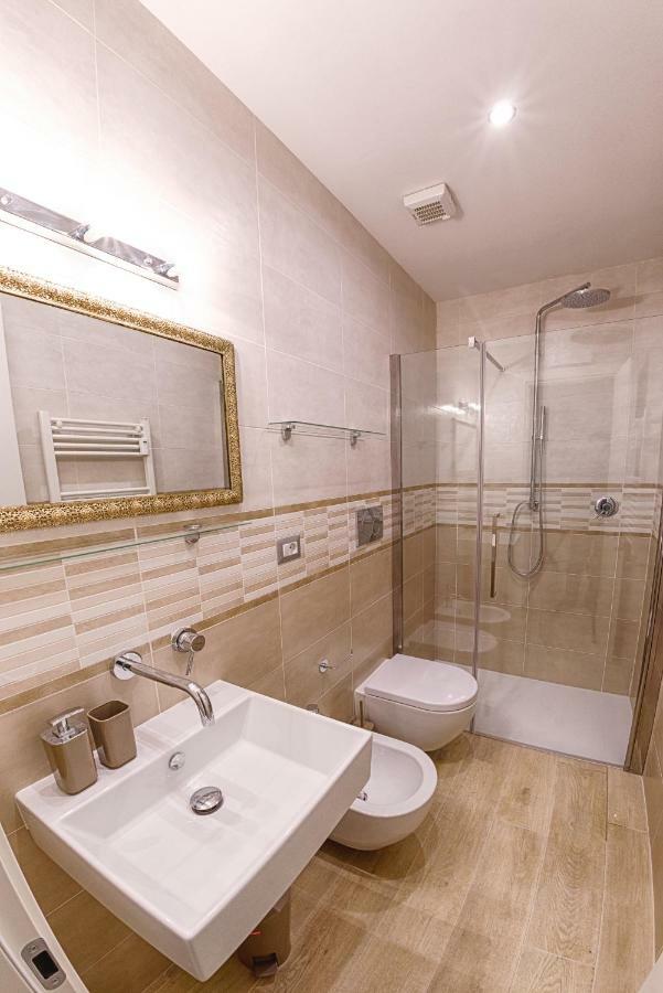 Modern Apartment Near Colosseum Roma Eksteriør bilde