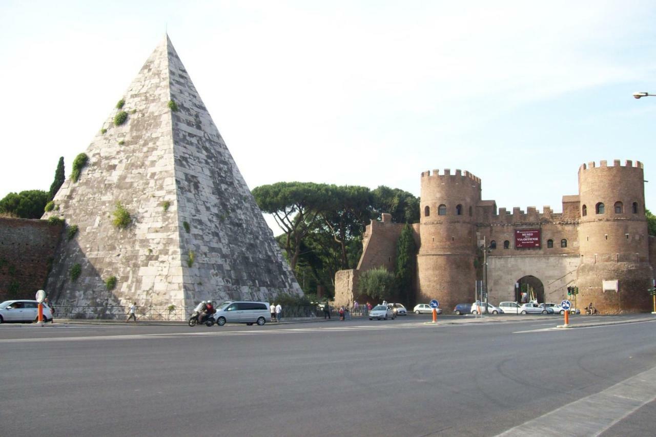 Modern Apartment Near Colosseum Roma Eksteriør bilde